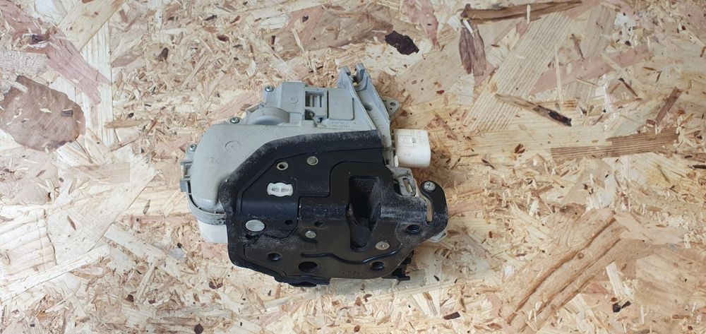 Broască / încuietoare ușă Audi A4 B8 / Q3 Q5 Q7 / A5 / A7 / A3 8V / A1