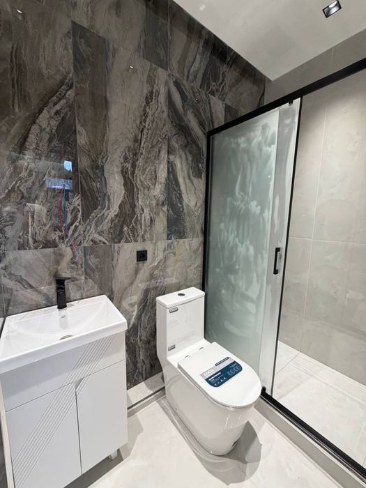 Продается своя 3-х комнатная квартира на Юнусабаде 11 квартале 1 этаж