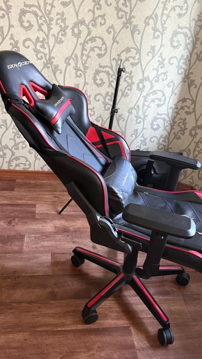 Кресло компьютерное DX Racer