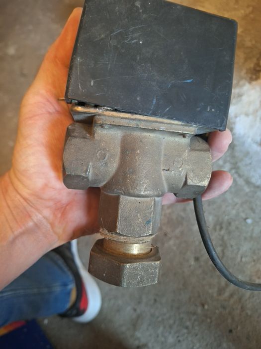 Vana de amestec cu 3 cai cu servomotor.vana cu 4 cai