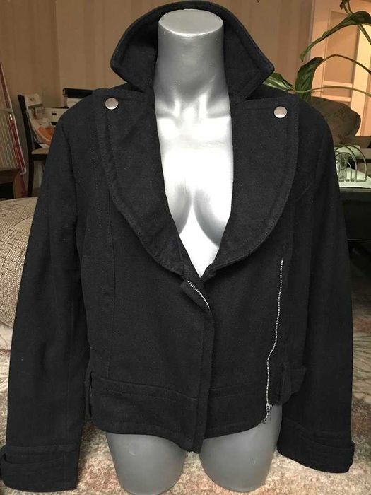 Черно късо дамско палто