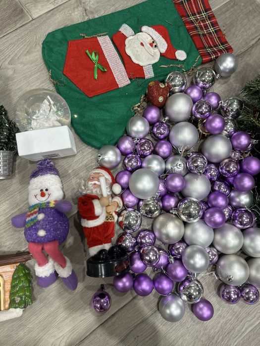 Продам игрушки на елку + санта.