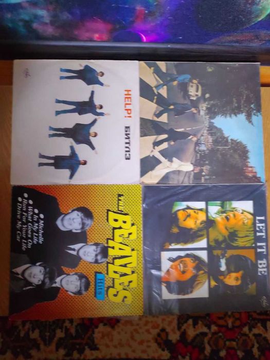 Виниловые пластинки разных жанров.