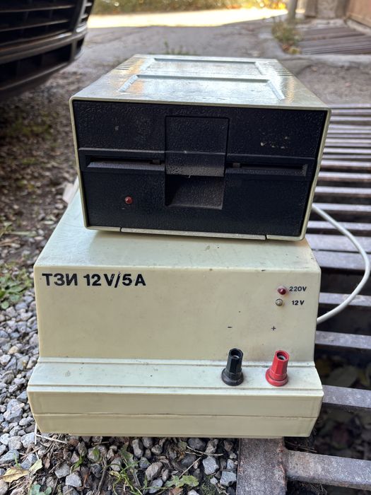 Робко 01, флопи диск и захранване за правец