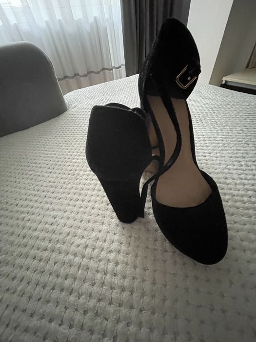 Pantofi cu platforfa marimea 37