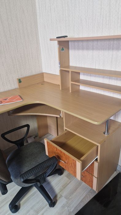 Стол компьютерный