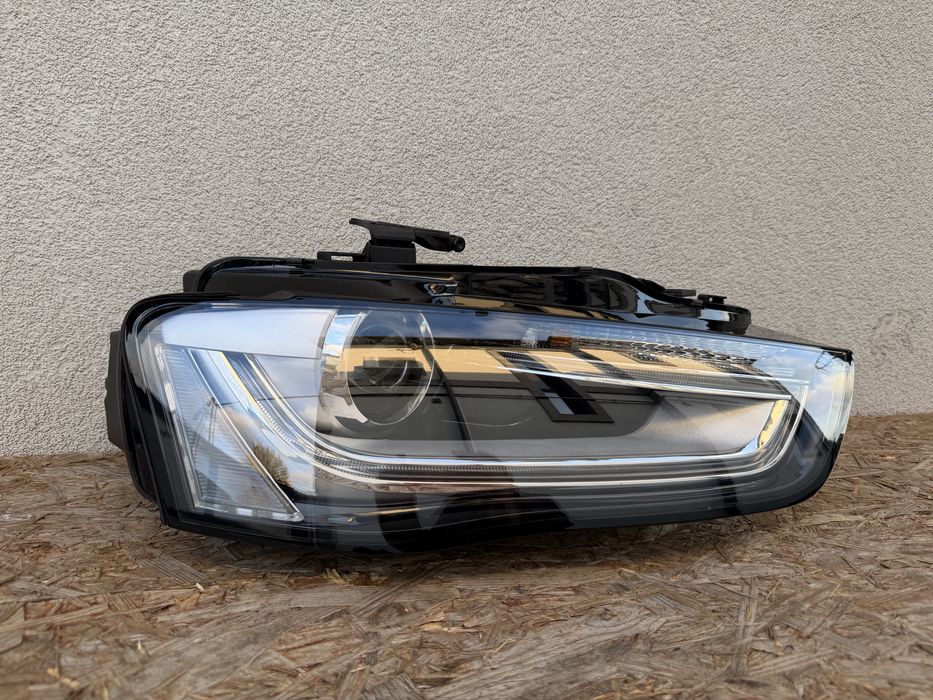Far dreapta Audi A4 B8.5 B8 8K Facelift Xenon + LED Original Euroapa