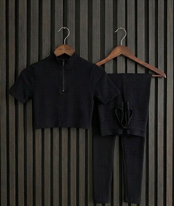 Дамски екипи  ,блузи