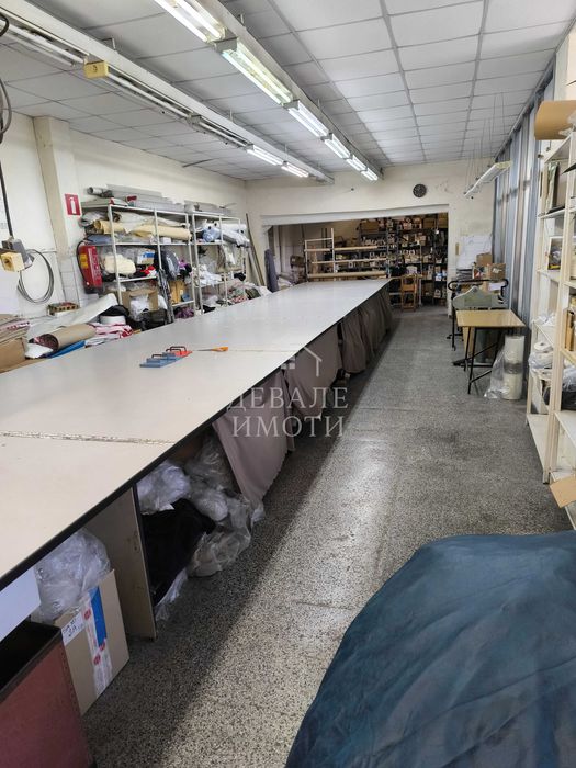 Отдава се под наем Промишлено Помещение – 363 кв.м, кв. Родина-1