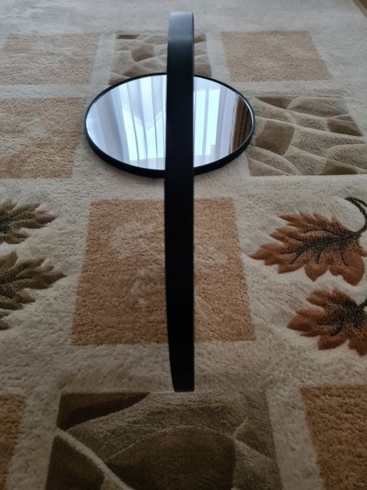 Vând două oglinzi de perete în stare excelentă!