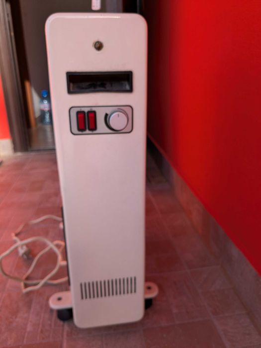 Маслен радиатор 2000W на колелца