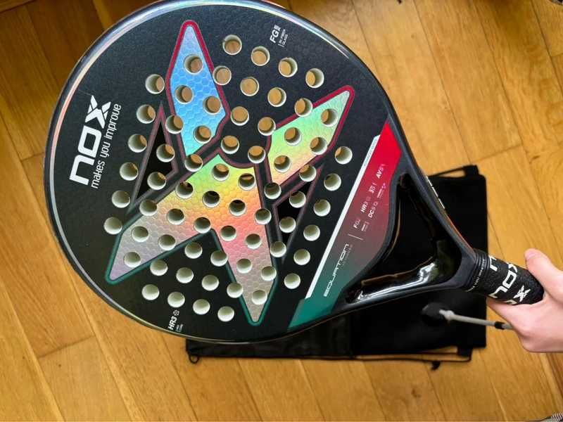 Paleta padel NOX Equation cu husa si protectie
