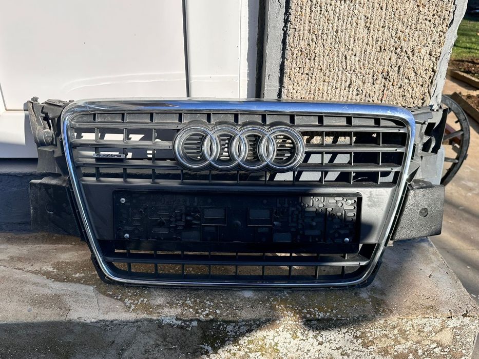 Оригинална предна броня за  Ауди А4 B8