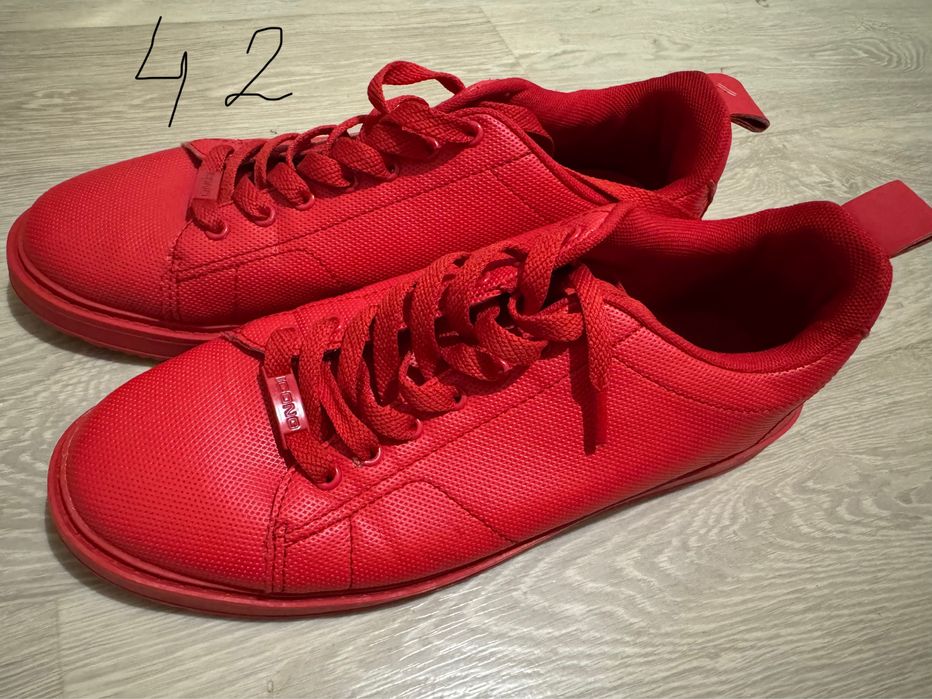 Продам обувь детскую