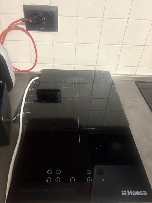 Продавам керамичен котлон Hansa за вграждане