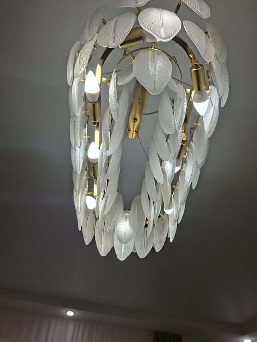 Продам люстру в идеальном состоянии