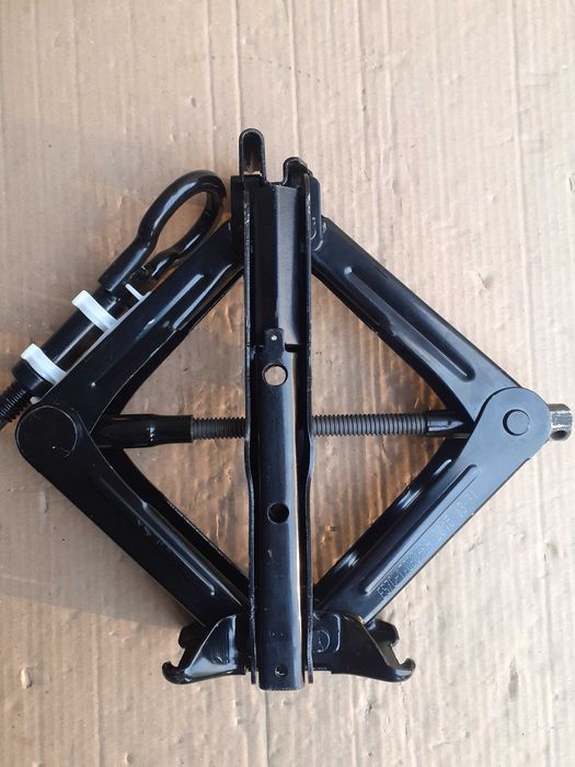 Cric,cheie de roti,cui-tractare FORD Focus, C-max, S-max, Mondeo