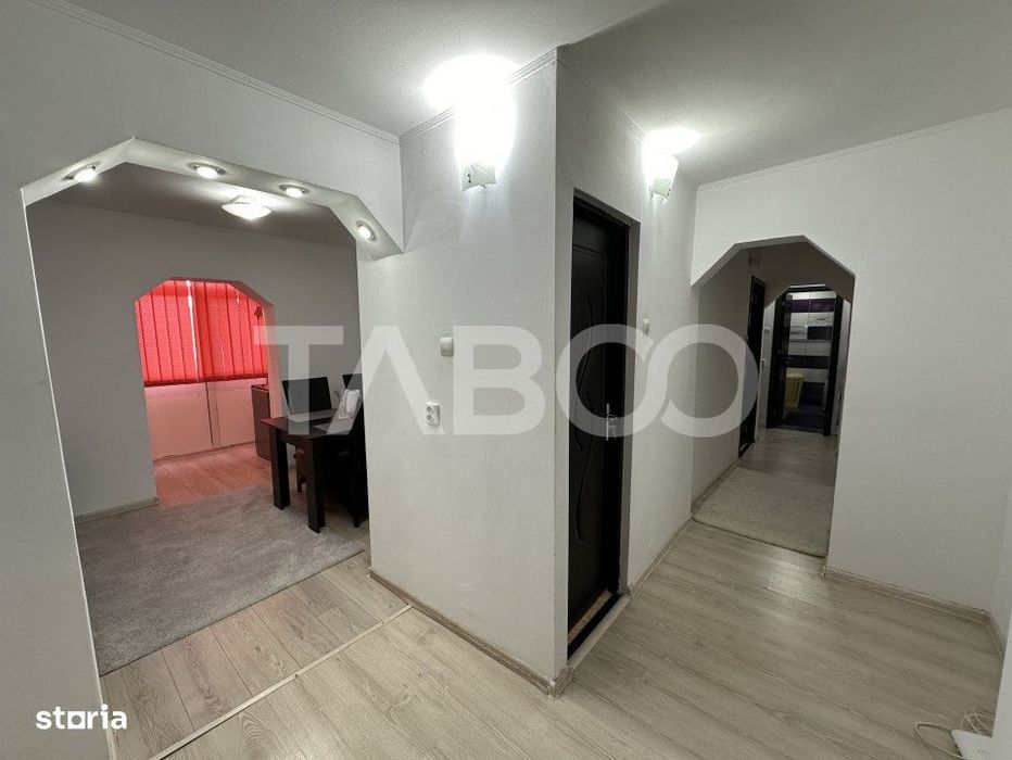 Apartament decomandat 3 camere 2 bai 68 mpu etaj 3 Calimanesti Valcea