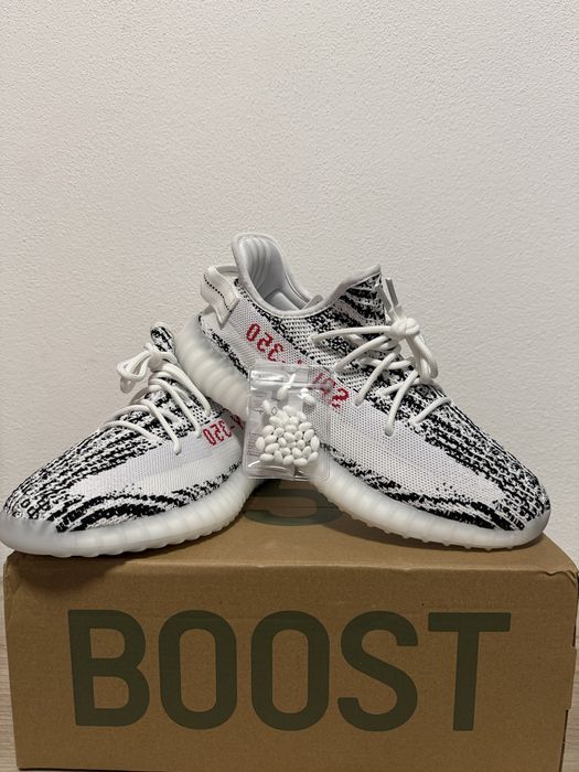 Yeezy 350 v2 zebra 43