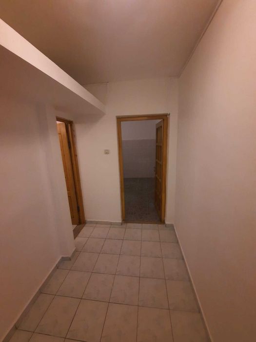 VAND APARTAMENT 2 CAMERE, IASI, ROND ZIMBRU! Fost cabinet medical, la parter cu iesire separata, cu centrala termica proprie.