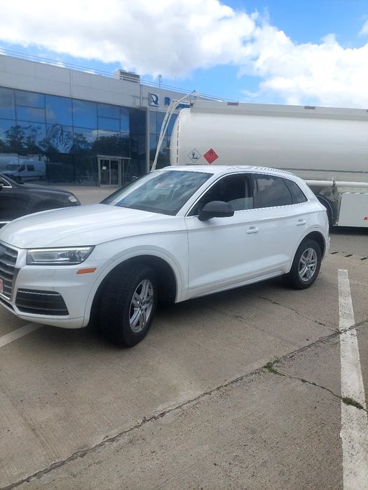 Vând Audi Q5,  2020,2l ,benzină!