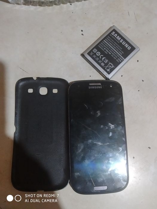 На запчасти сотовый телефон Самсунг GT-i9300 МОНИТОР НЕ РАБОТАЕТ