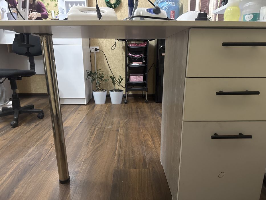 Салон учун кресло Макияжний стол и салонный кресло манюкур стол