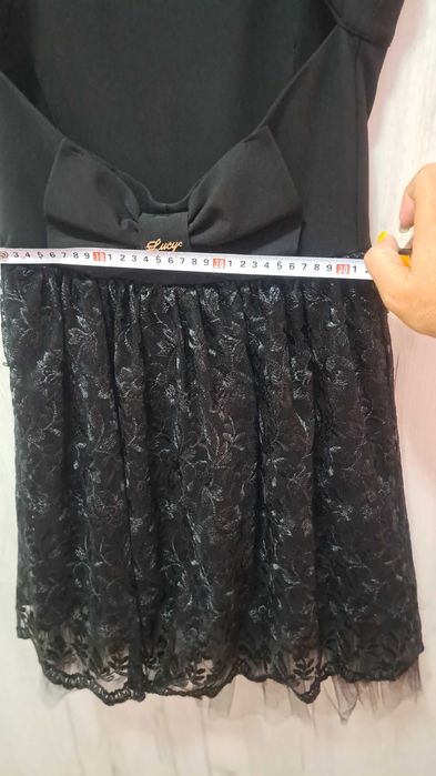 Черна рокля с гол гръб