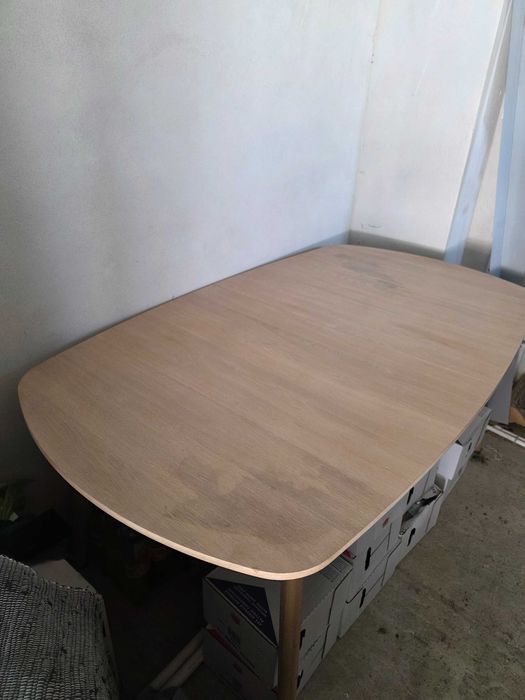 Masă din lemn masiv de vanzare.