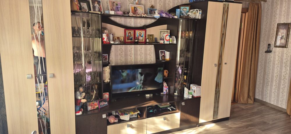 Продам стенку в зал