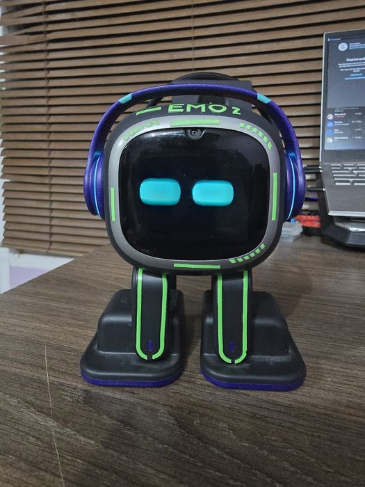 Робот емо LIVING.AI десктоп робот