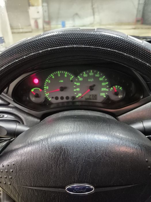 Форд Фокус 1.6 бензин