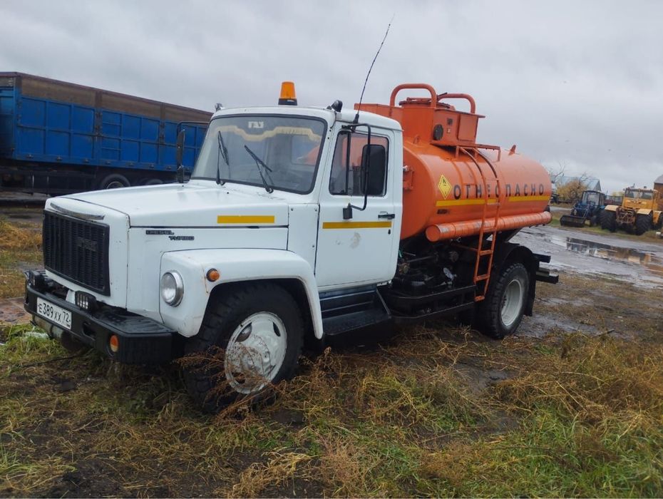Бензовоз.