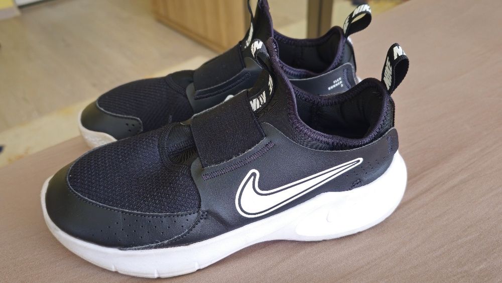 Продавам маратонки NIKE унисекс 38номер