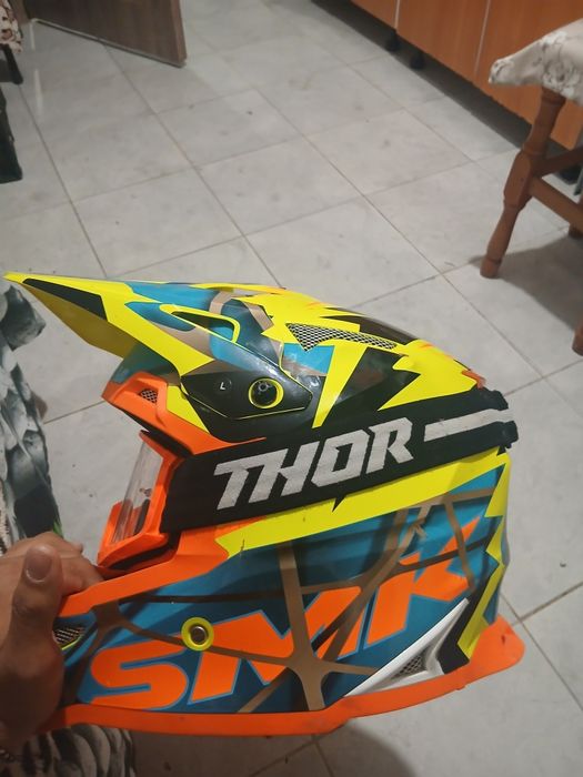 Vând casca aproape nou