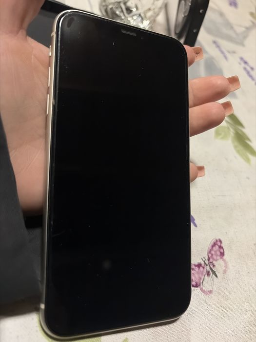 Продава се iPhone 11