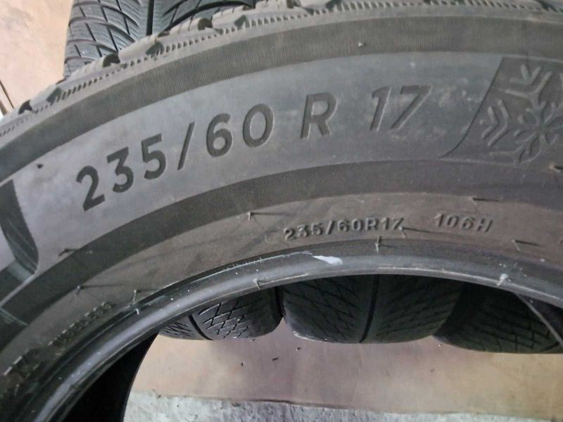 4 Michelin R17 235/60
зимни гуми 
DOT3319
