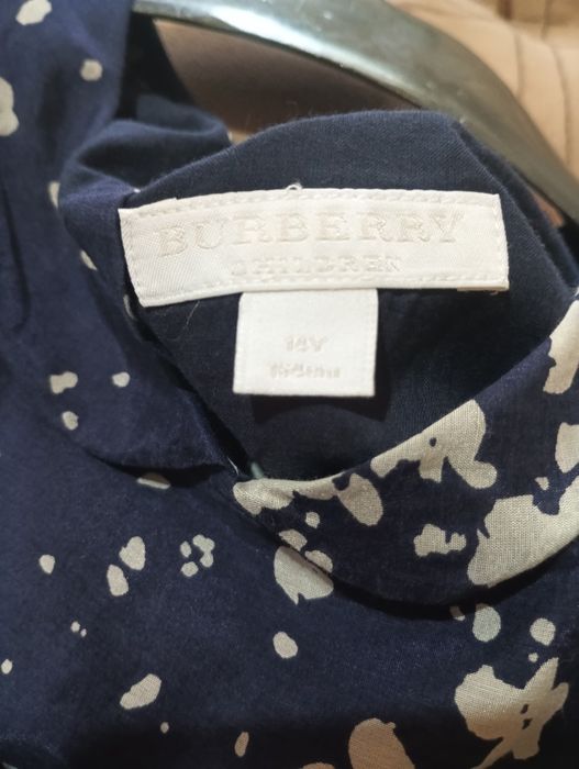 юношеска на Burberry