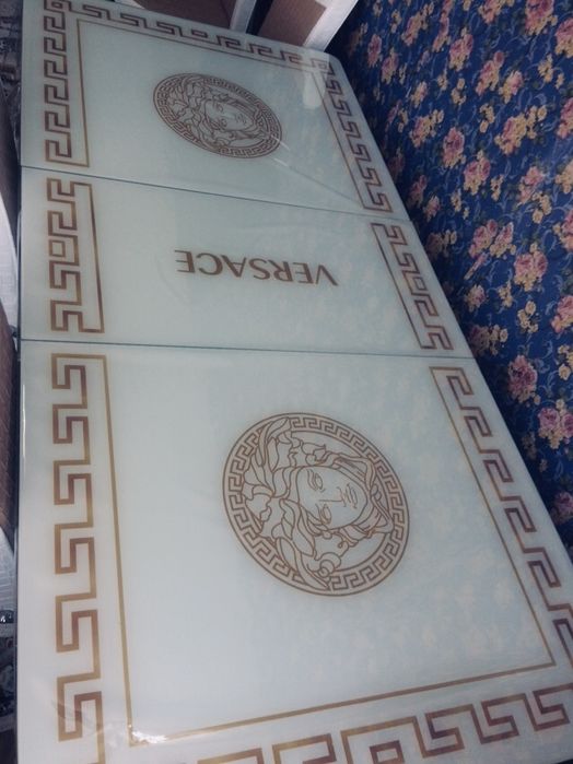 Стол в гостиную