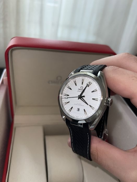 Vand Omega Seamaster Aqua Terra (White dial) nu rolex