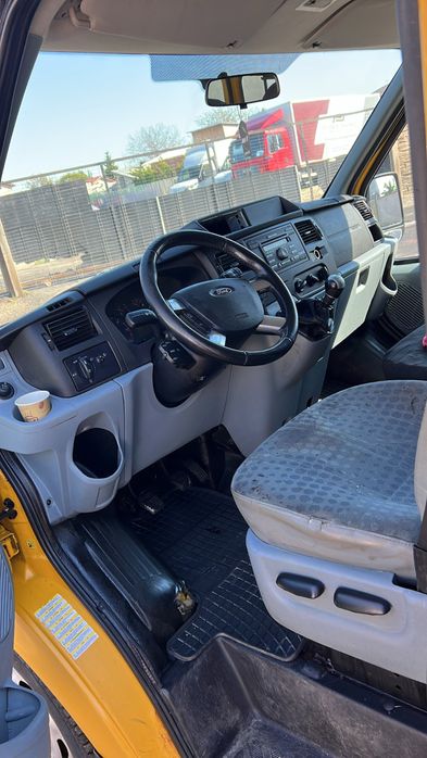 Ford transit 2011 8+1      9 locuri