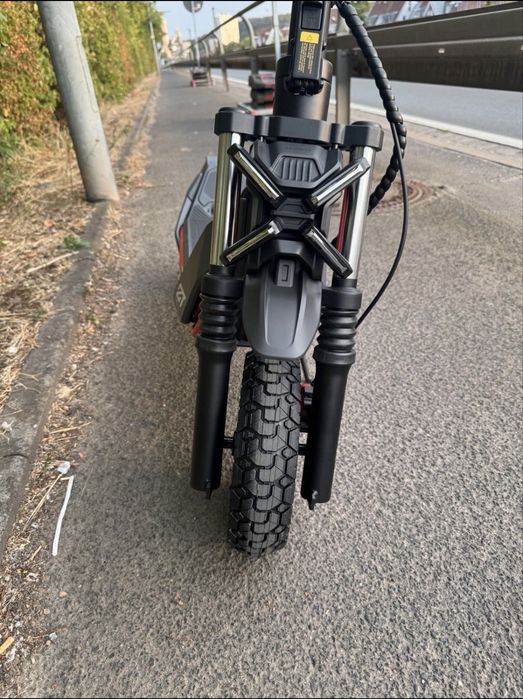 Trotineta electrica Segway ZT 3 PRO