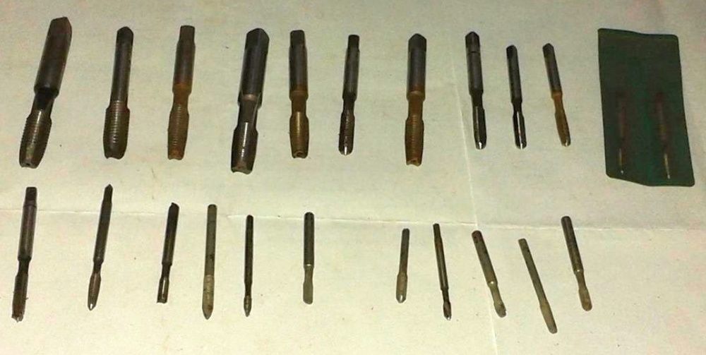 Метчици 22 бр. и плашки 4 бр.