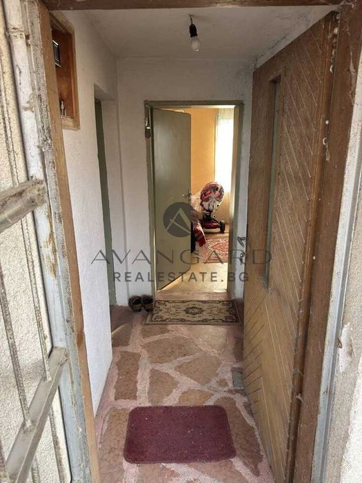 оф.24871 Масивна къща с двор/ с. Скутаре