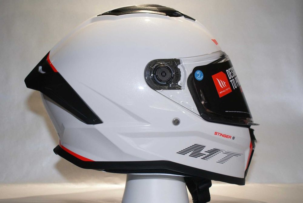 Чисто нова каска за мотор MT Helmerts Stinger 2 размер XL.
