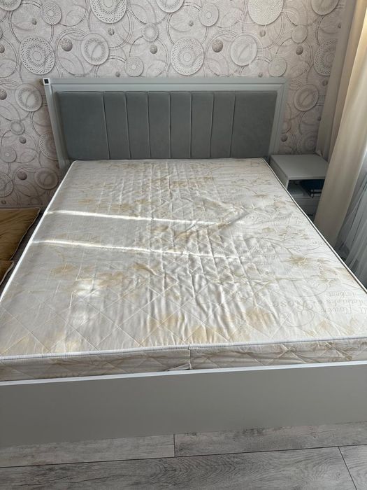 Двуспальная кровать