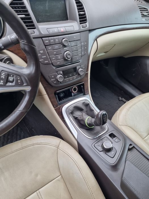 interior din piele de opel insignia combi în stare bună  an 2011