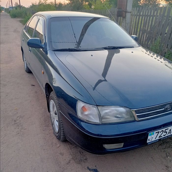 Продам таёту карину