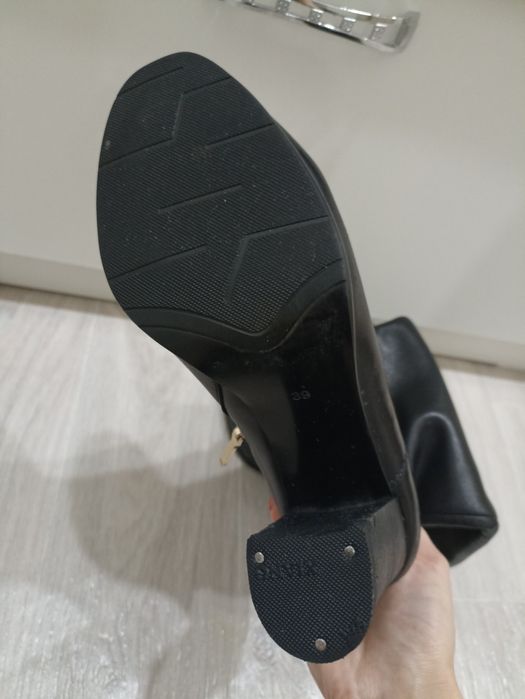 Продам кожаные сапоги