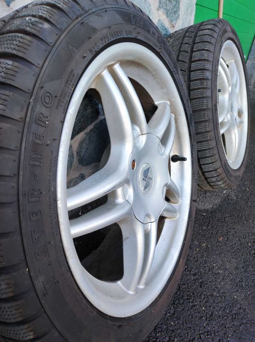 Продавам перфектни зимни гуми 225/45/17